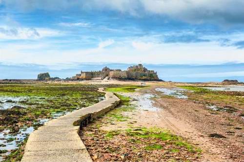 Footpath leading to Elizabeth Castle