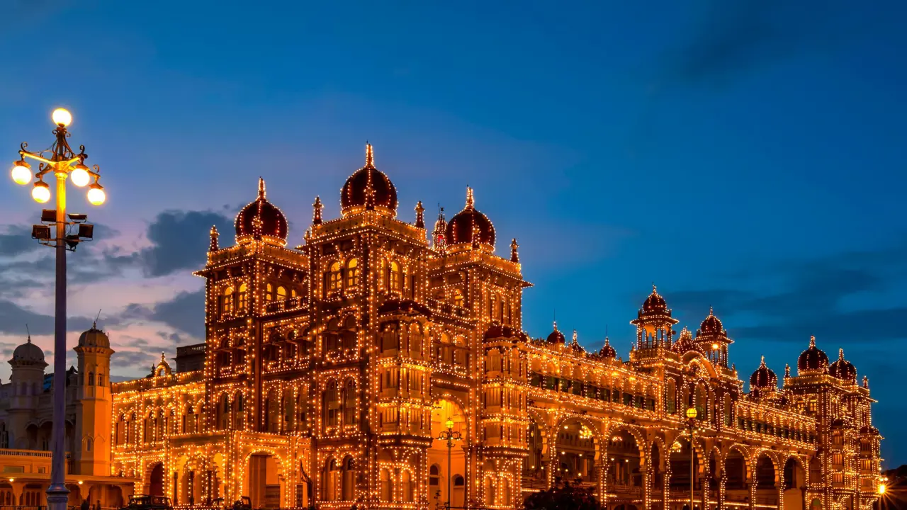  Maharaja's Palace, Mysore, lit up at night