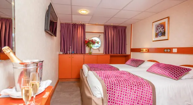 MS La Belle De Cadiz cabin