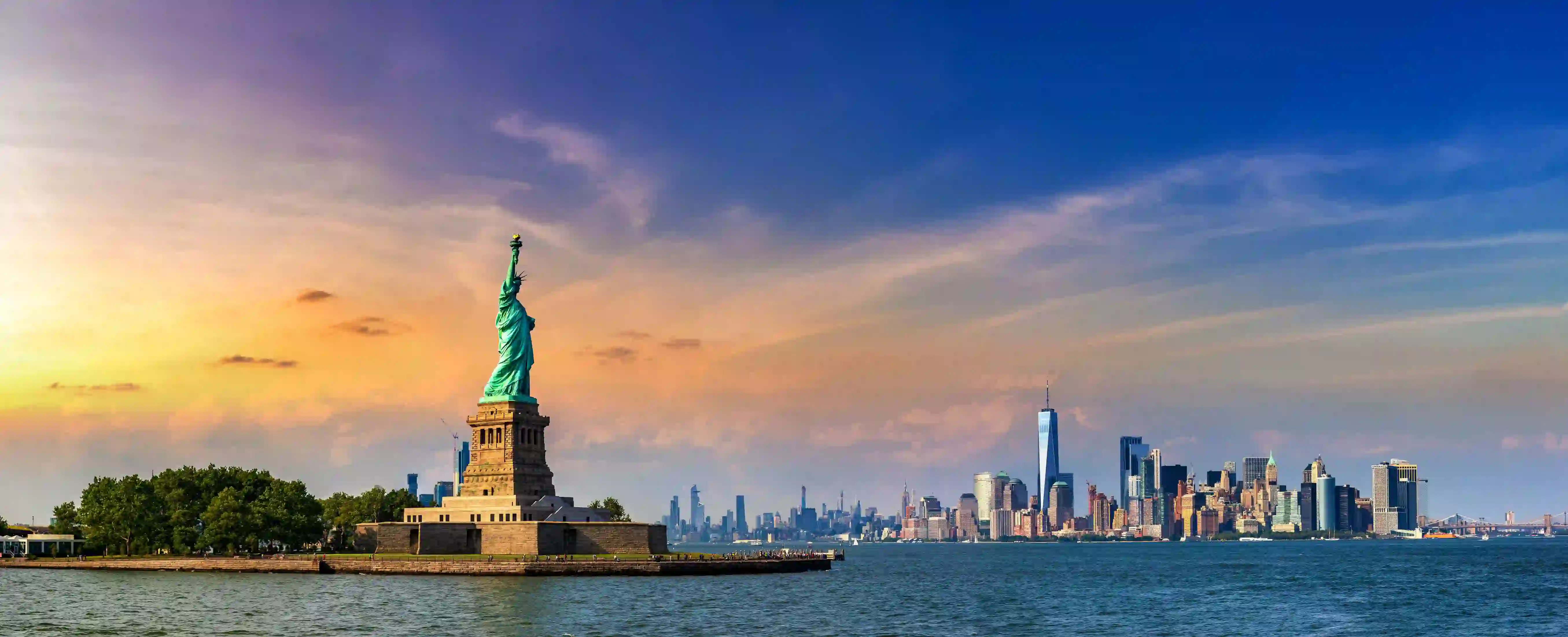 Shk 2126493263 Statue Of Liberty & New York Skyline