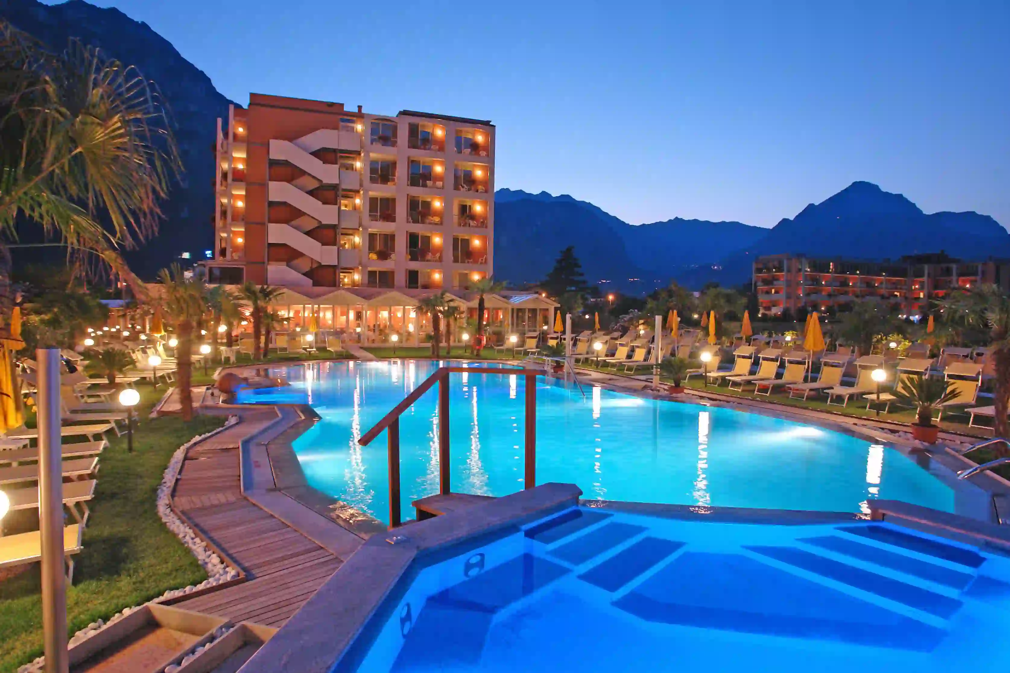 Savoy Palace Hotel, Riva Del Garda Exterior Pool