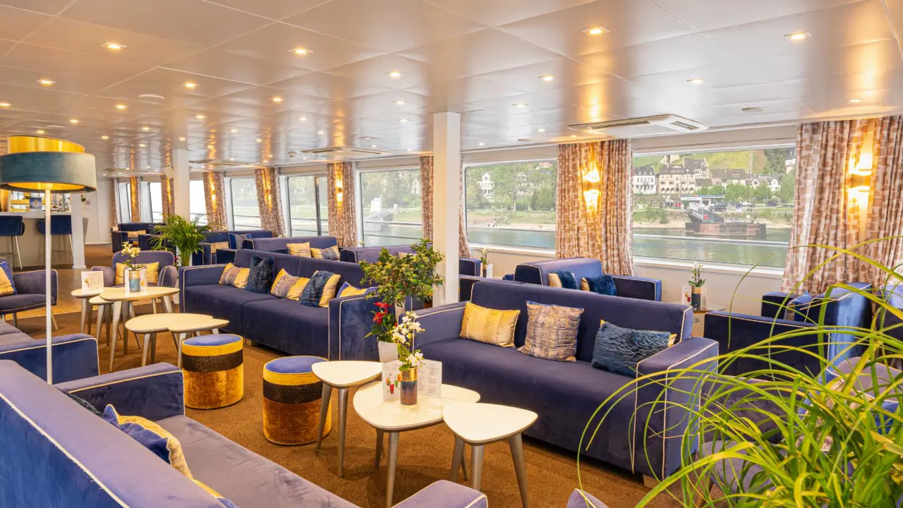 MS Symphonie lounge bar