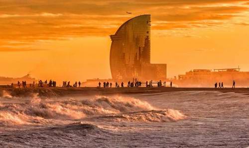 Barceloneta: it’s time for an ocean dip