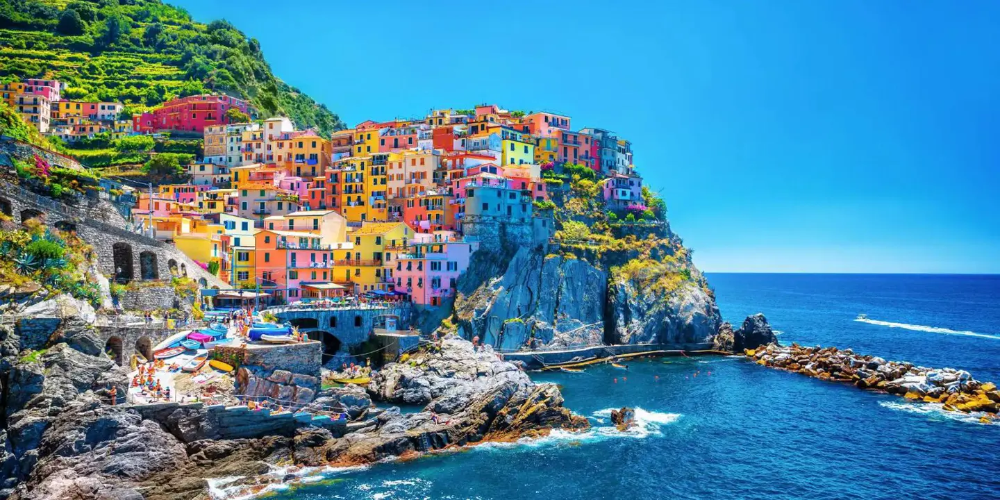 Colourful cliffside houses in Manarola in Cinque Terre, Italy, overlooking the sea