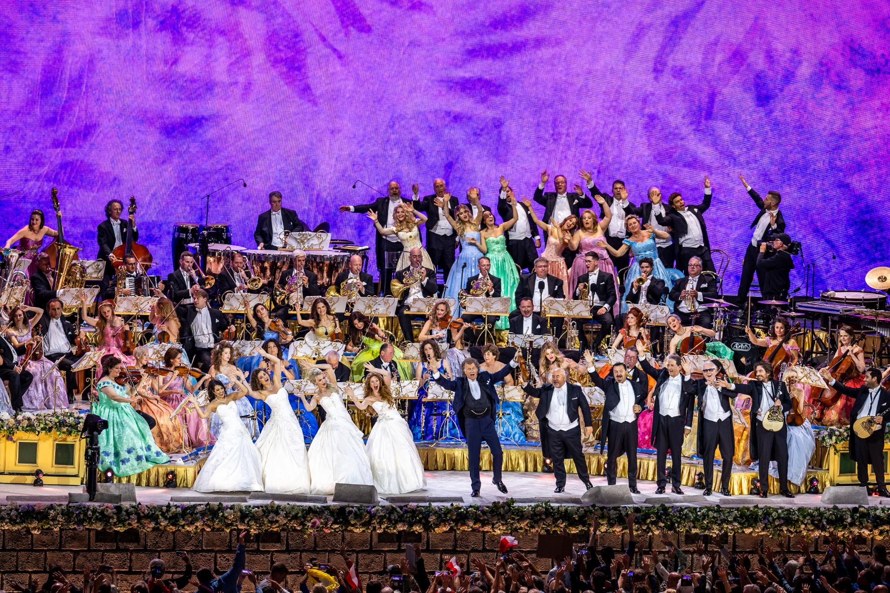 André Rieu performing in Maastricht alongside a stage of musicians and performers
