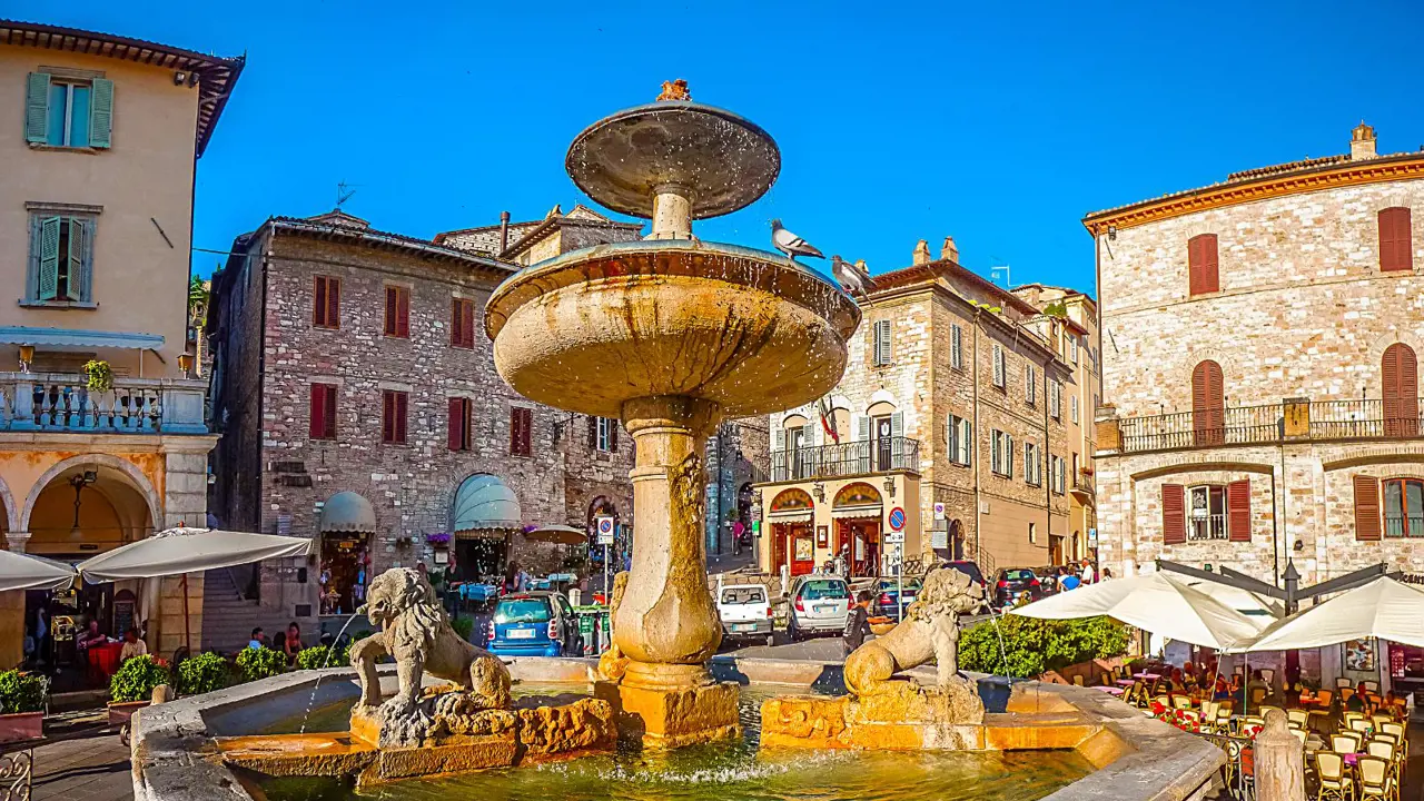 Piazza Del Comune, Assisi, Umbria, Italy