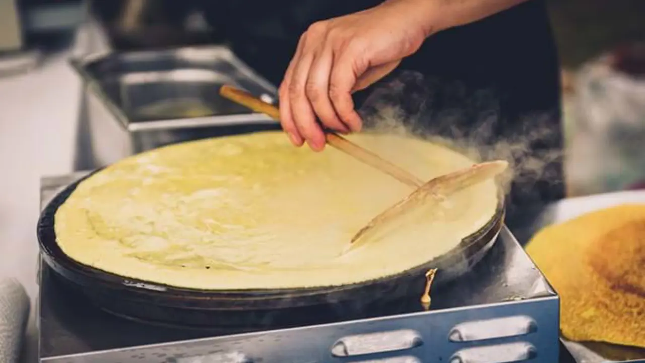 Cinnamon crepe, Montreux