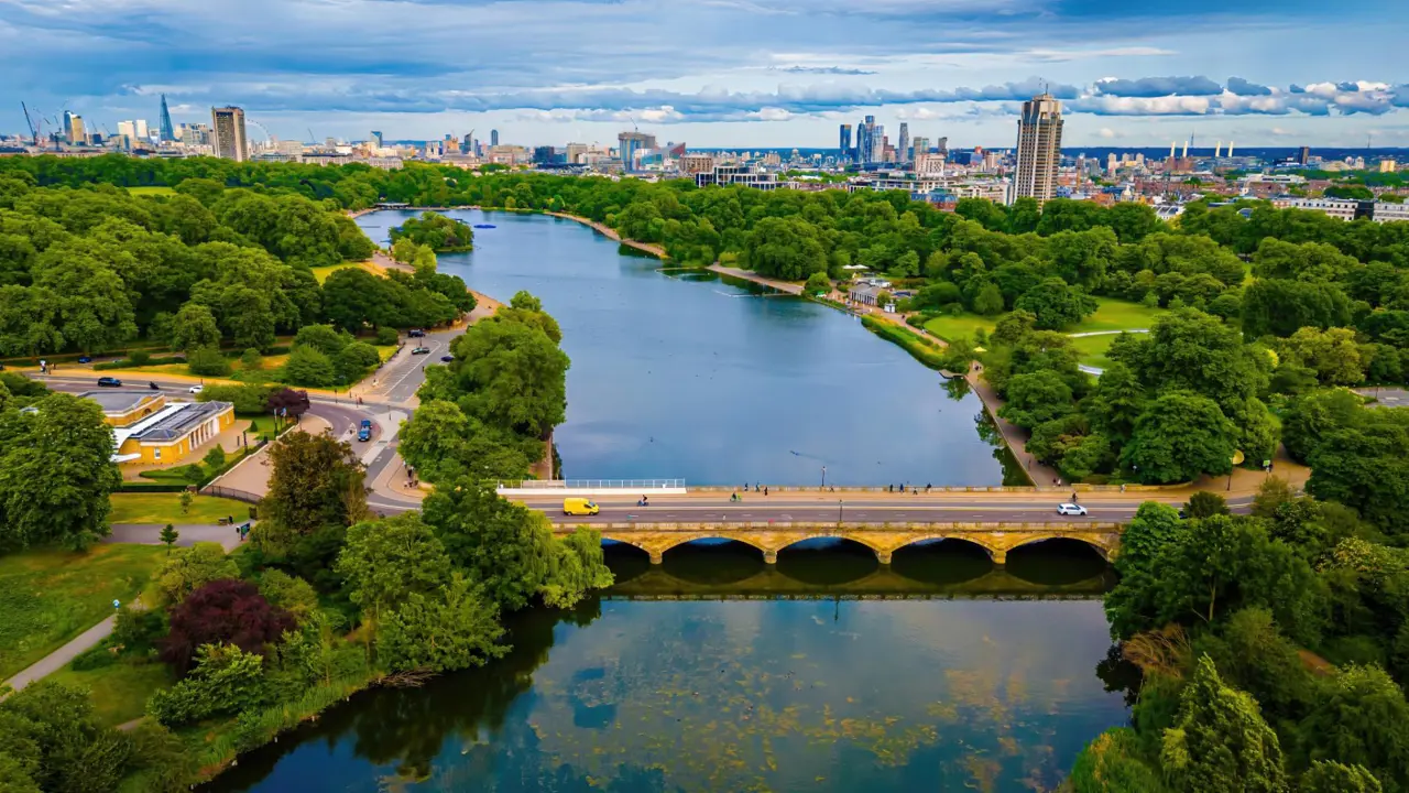  Hyde Park and Serpentine Lake, Central London