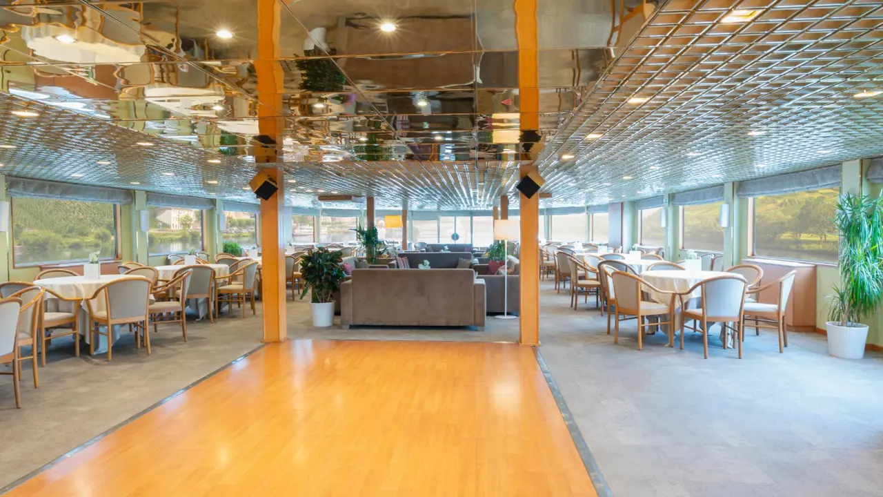 MS Beethoven salon bar