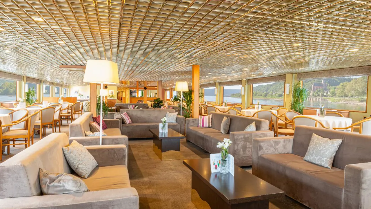 MS Beethoven salon bar