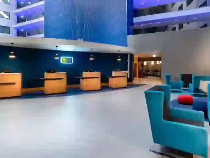 Holiday Inn Express Hounslow 5761750350 4X3 (1)