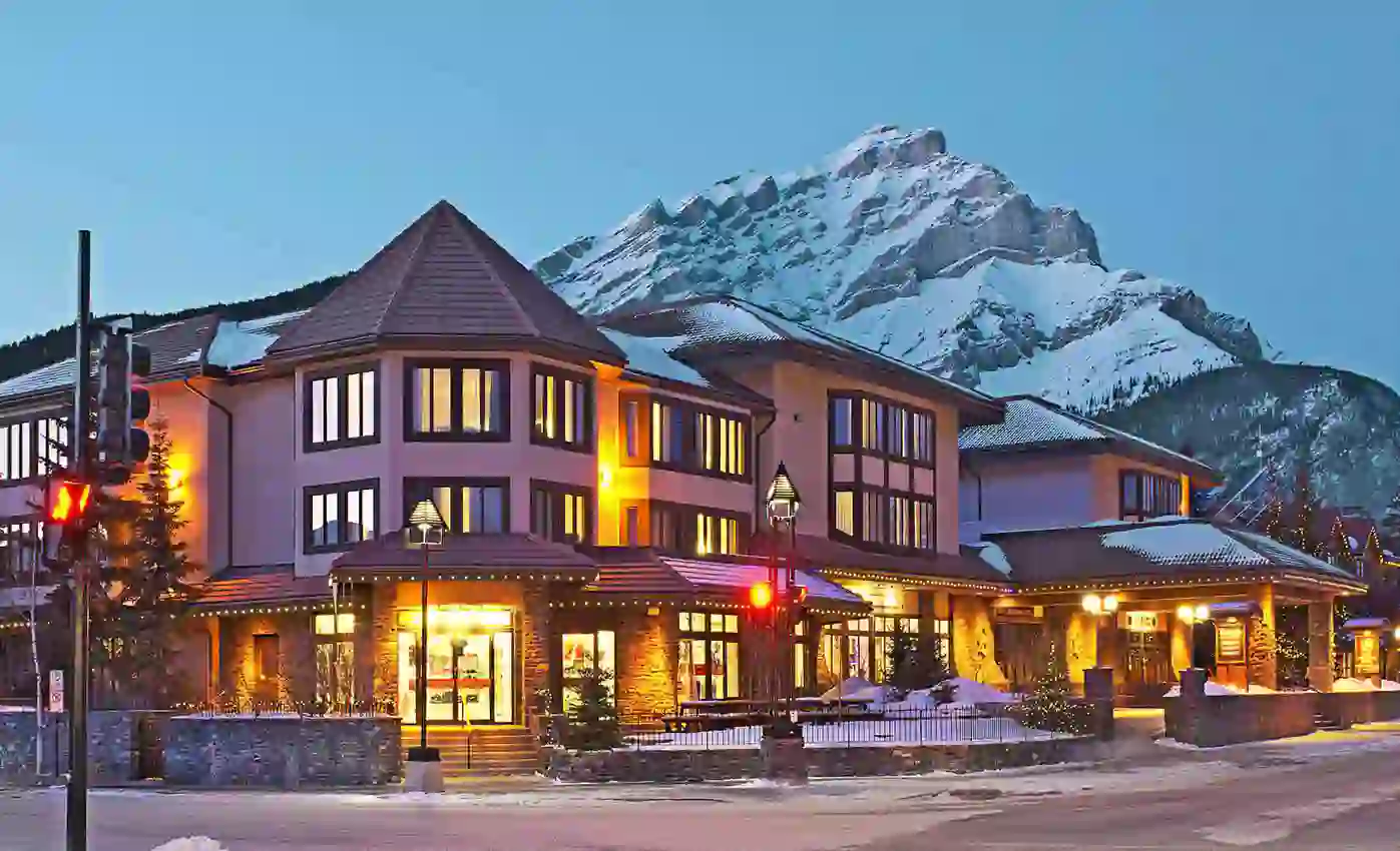 Elk + Avenue Hotel, Banff Exterior Night