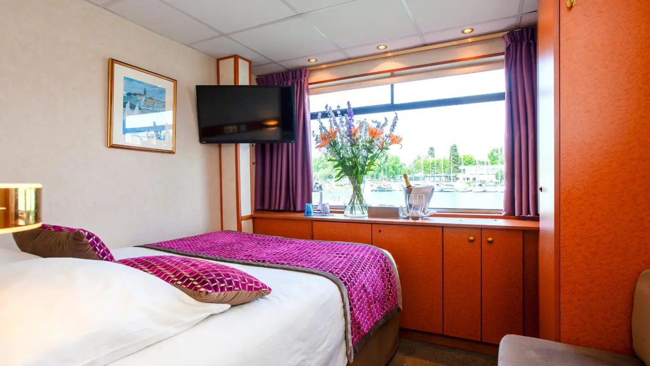 MS La Belle De Cadiz cabin