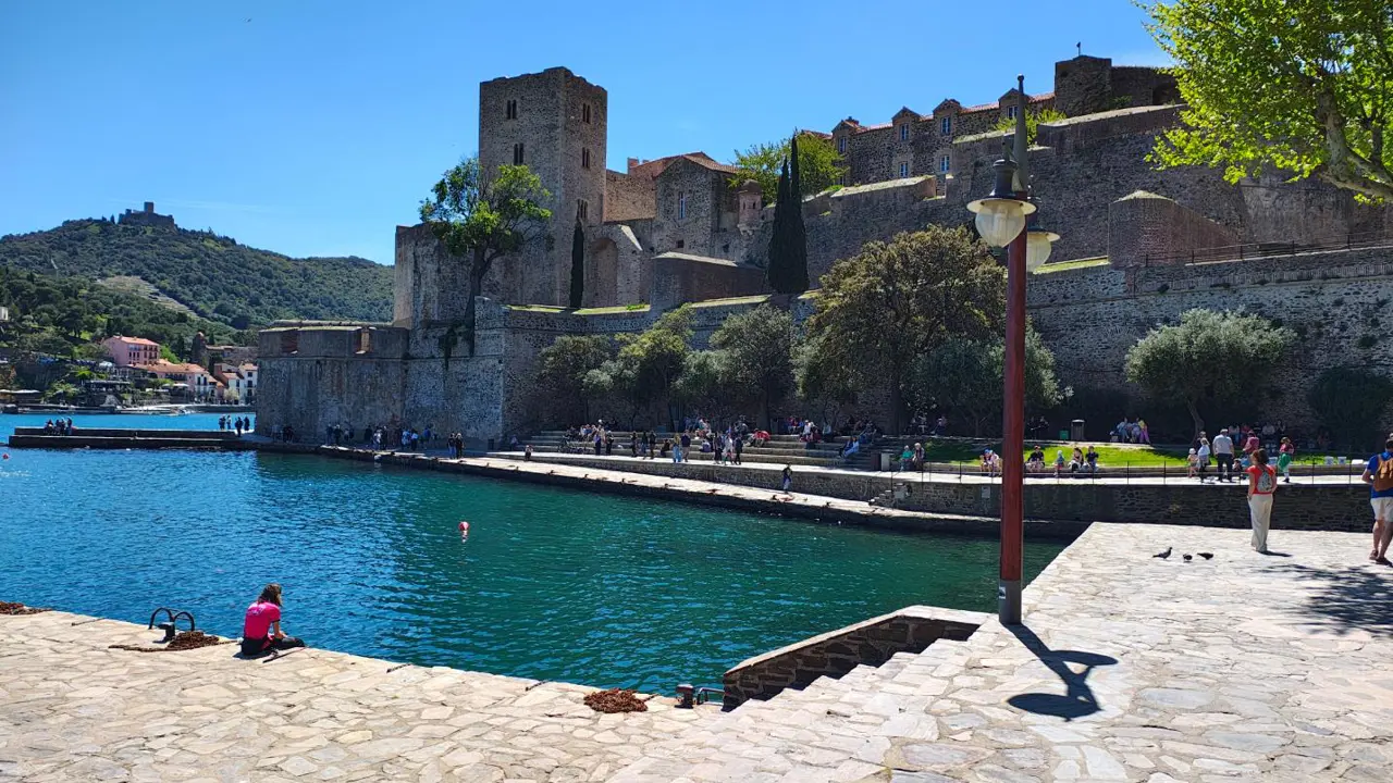 A picturesque view of Canal de la Robine in Narbonne