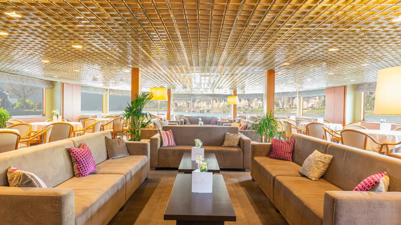 MS Beethoven salon bar