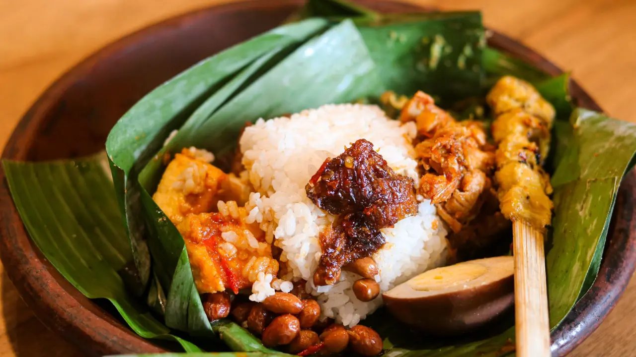  Nasi Jinggo, a popular Balinese street food
