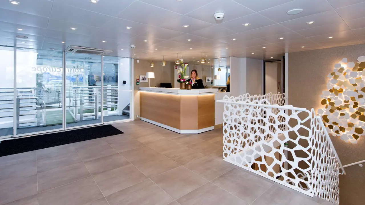 MS Symphonie reception