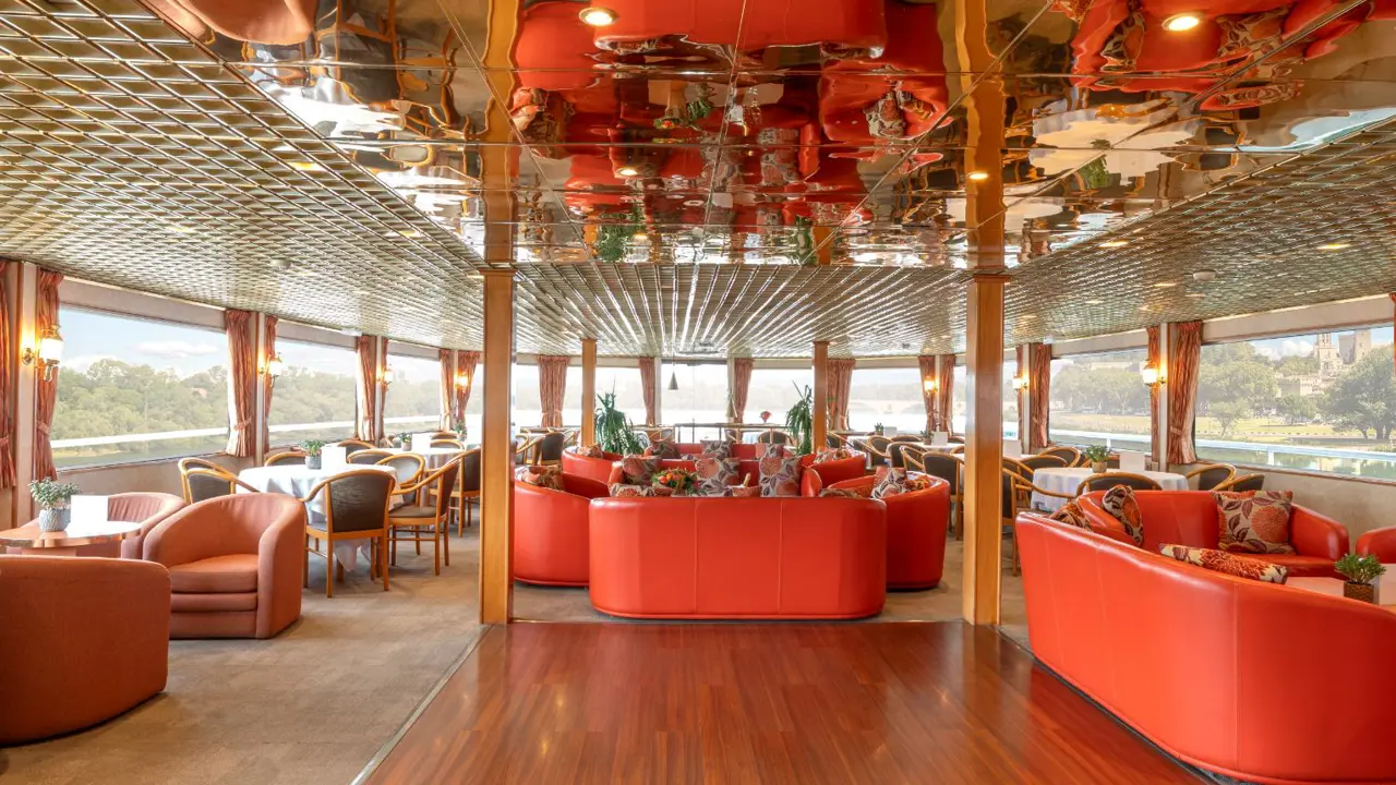 MS Rhone Princess salon bar