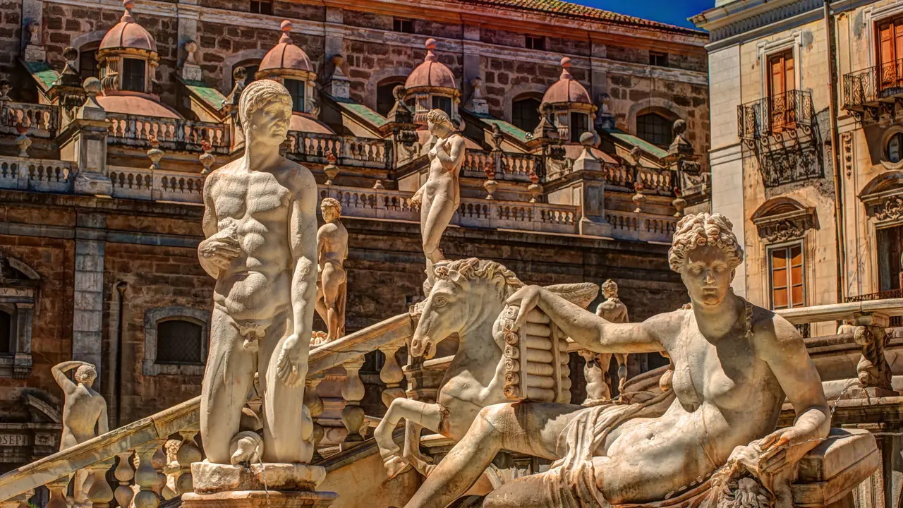 Statues of Baroque Piazza Pretoria, Palermo