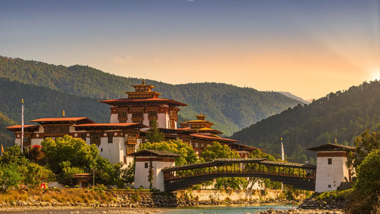 Punakha Dzong and Mo Chhu River, Punakha