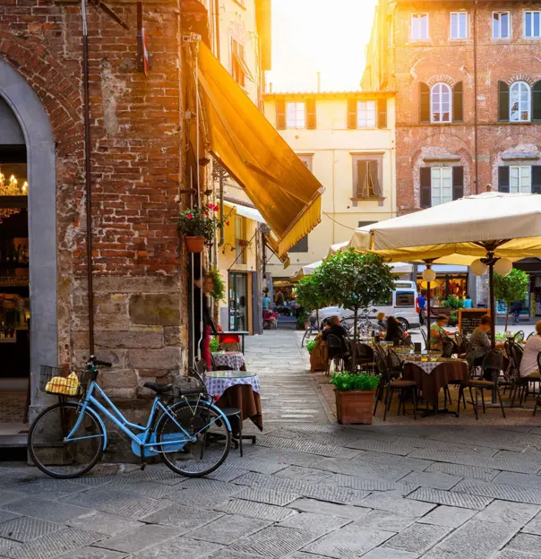 Café in Lucca, Tuscany, with people sat outside 